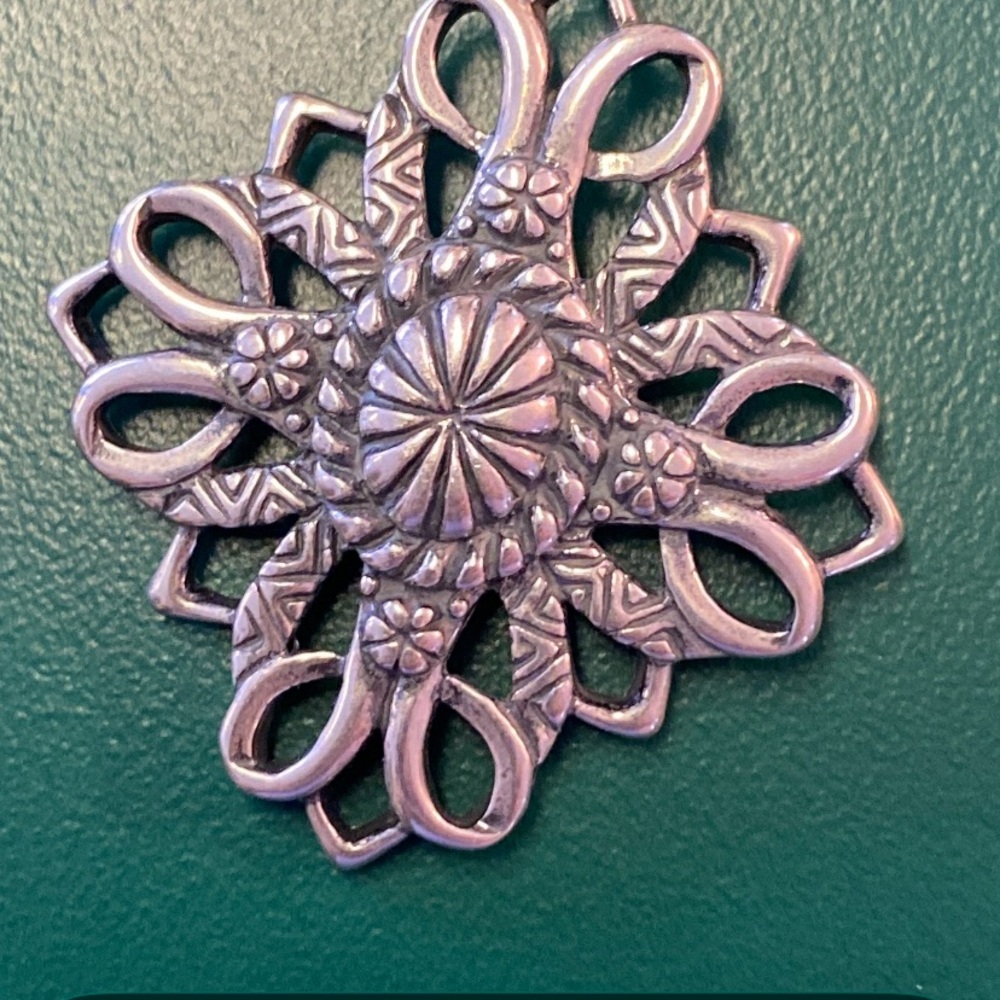 Pendant Set - Picture 3 of 12